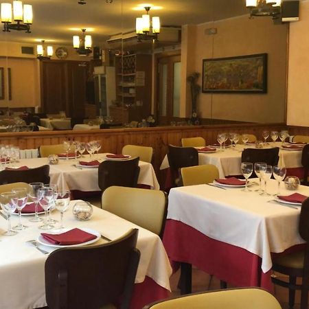 Hostal Montana Alins Kültér fotó