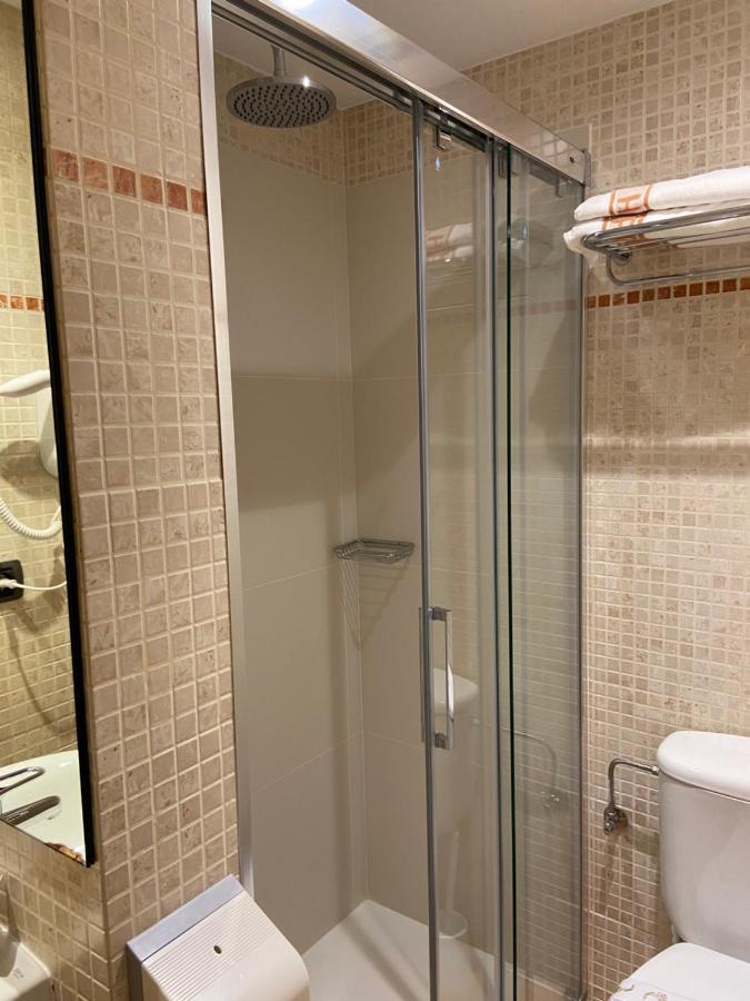 Hostal Montana Alins Kültér fotó