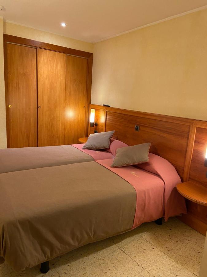 Hostal Montana Alins Kültér fotó