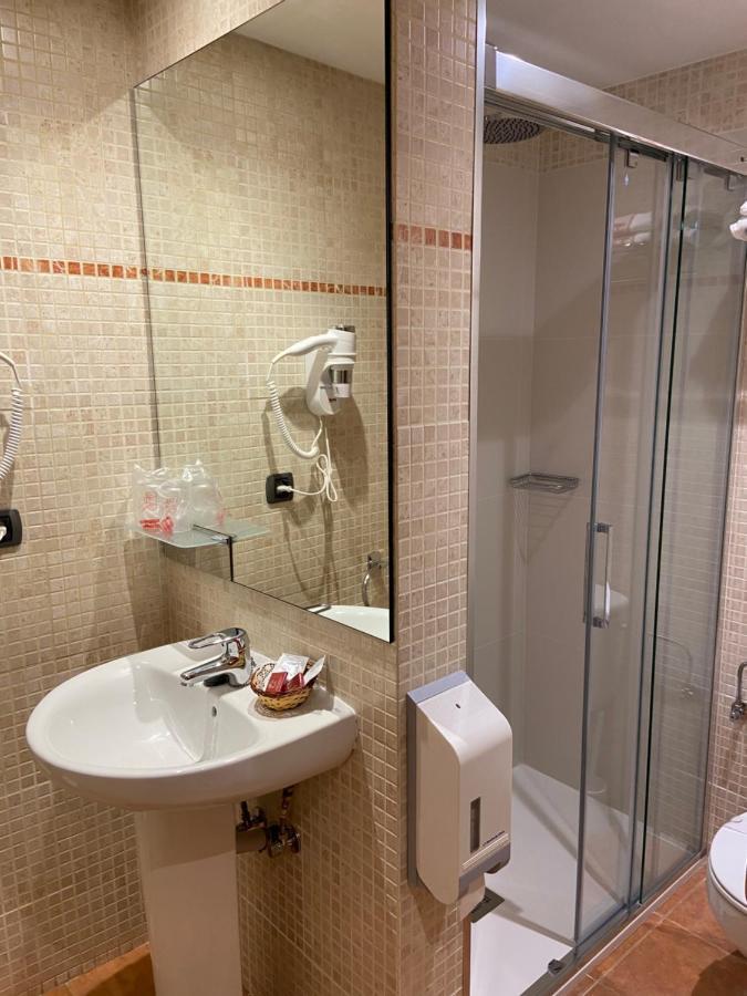 Hostal Montana Alins Kültér fotó