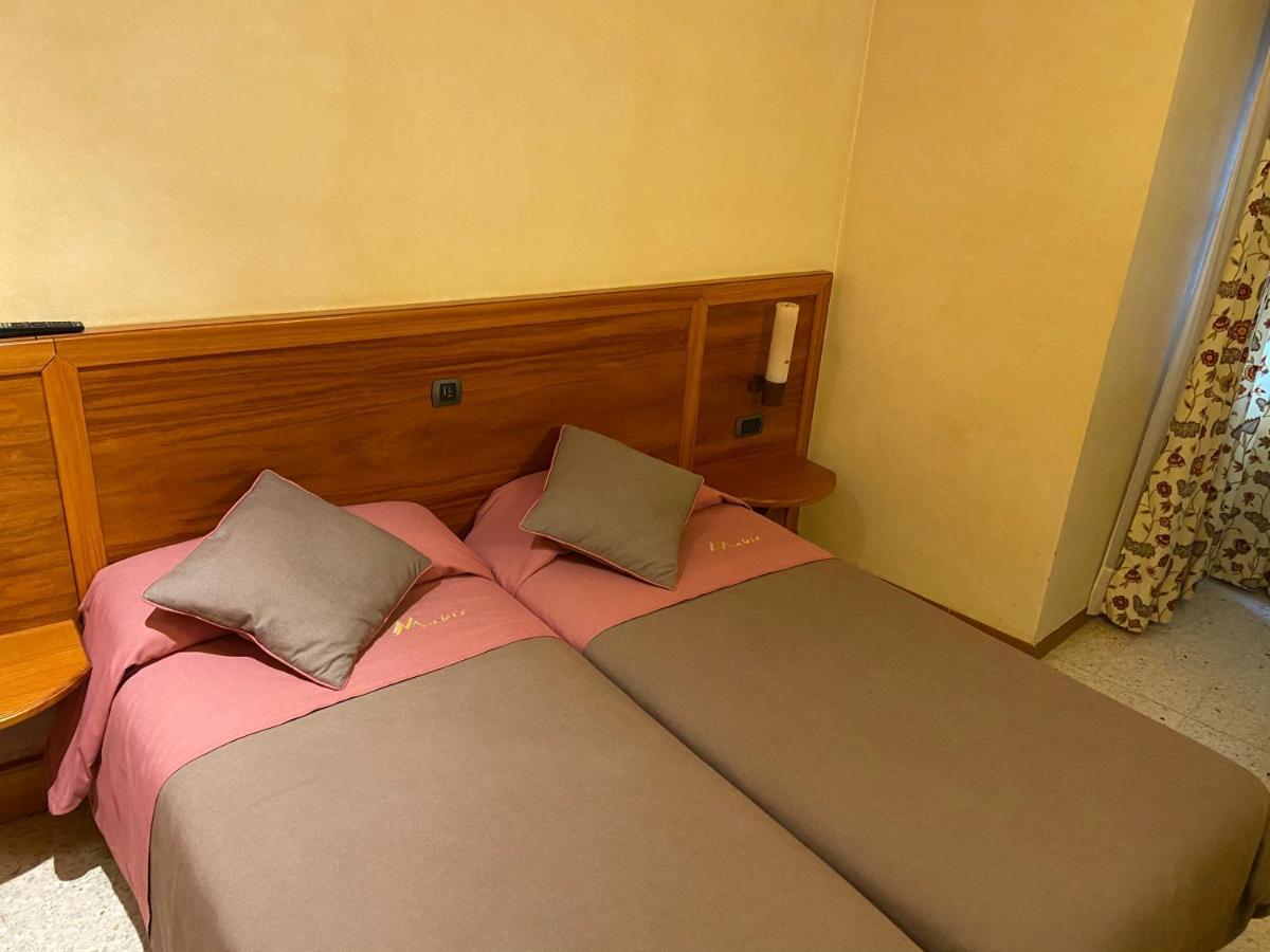 Hostal Montana Alins Kültér fotó