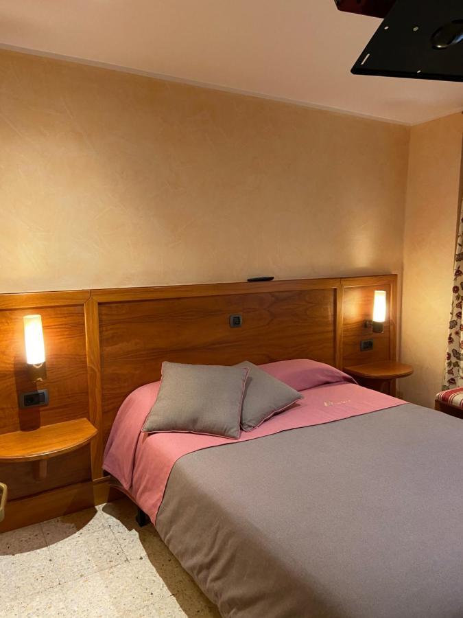 Hostal Montana Alins Kültér fotó