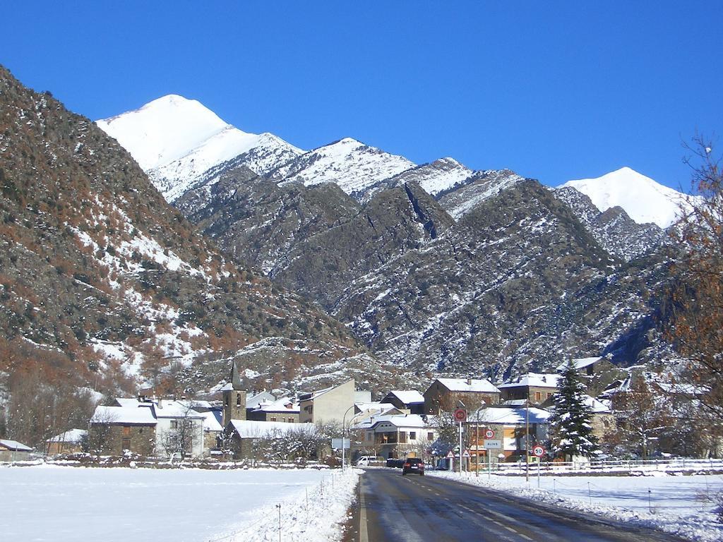 Hostal Montana Alins Kültér fotó