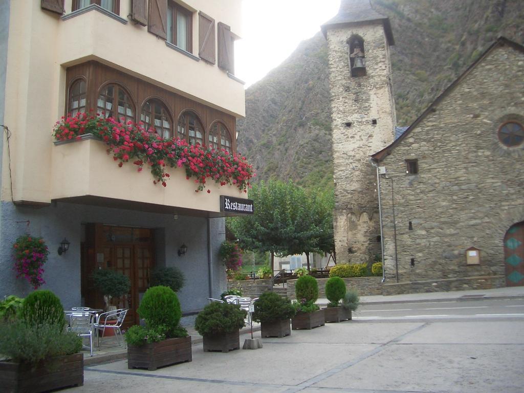 Hostal Montana Alins Kültér fotó