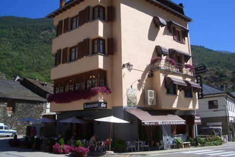 Hostal Montana Alins Kültér fotó
